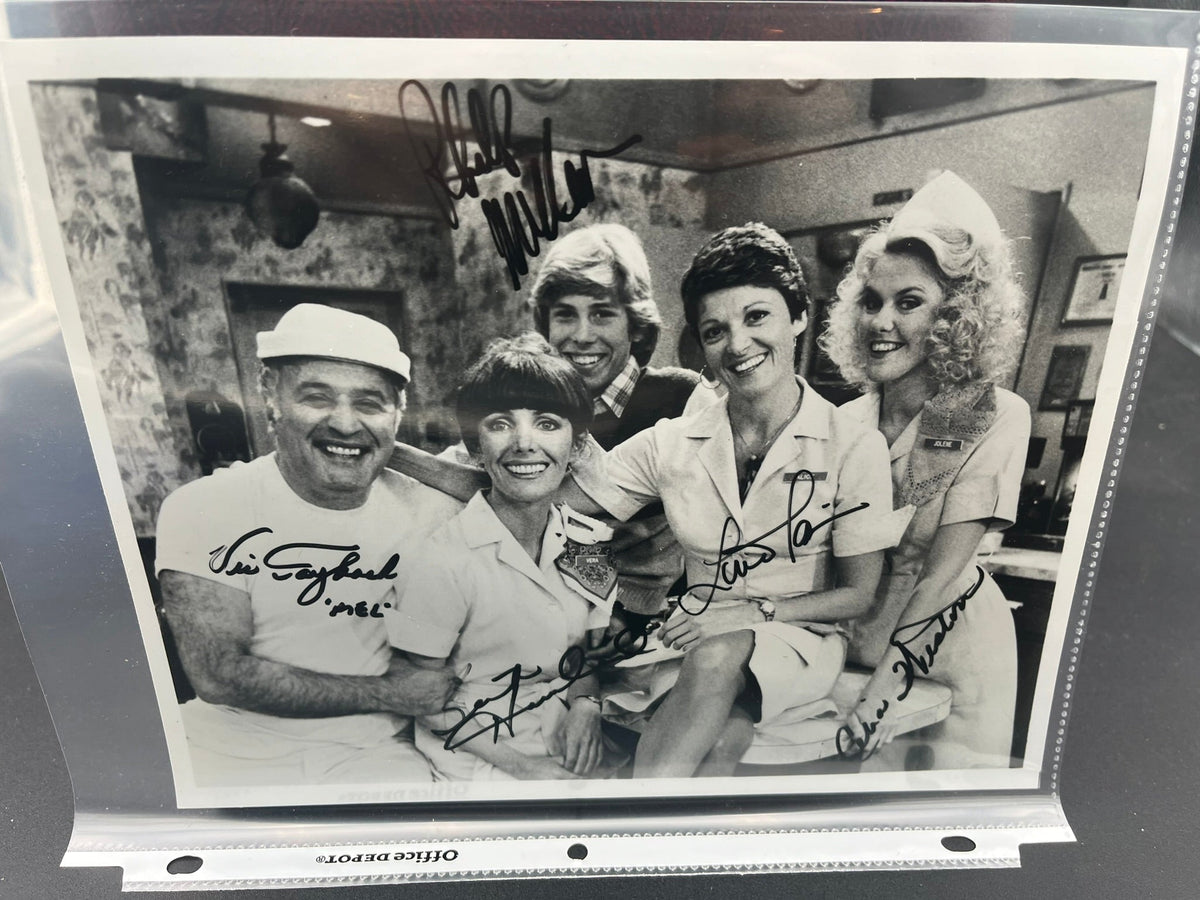Mel's Diner Cast