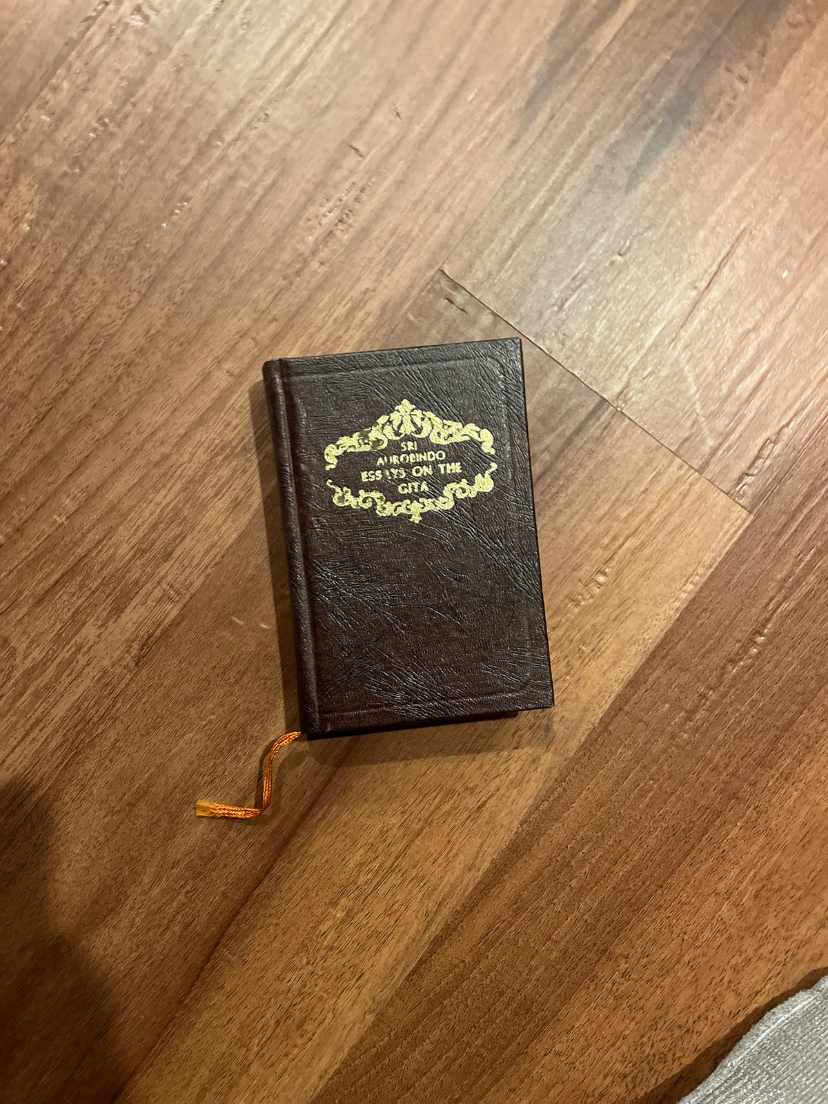 Essays On The Gita : With Sanskrit Text and Translation of the Gits